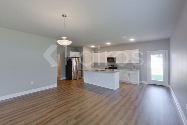 Foto del edificio - 22856 Monterey Ave