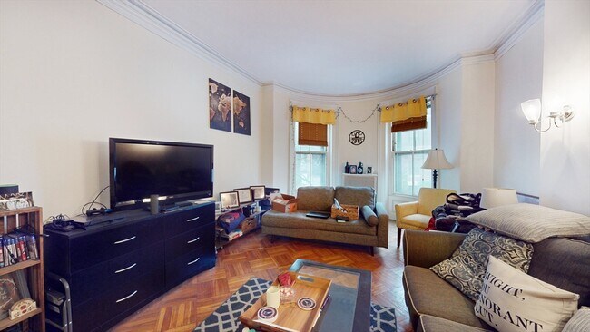 Building Photo - 8 Brimmer St
