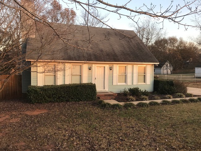 Building Photo - 306 Roe Rd