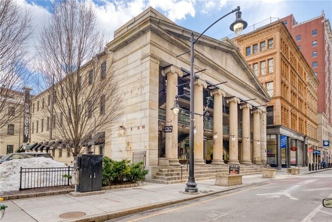 Building Photo - 65 Weybosset St