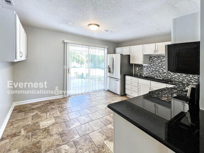 Foto del edificio - 14005 Glenview Dr SW