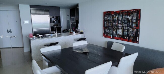 Building Photo - 17001 Collins Ave