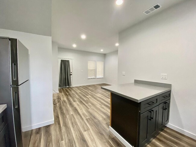 Building Photo - 1022 Villa Way