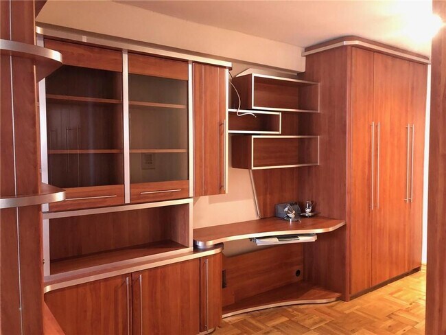 Building Photo - 2400 E 3rd St