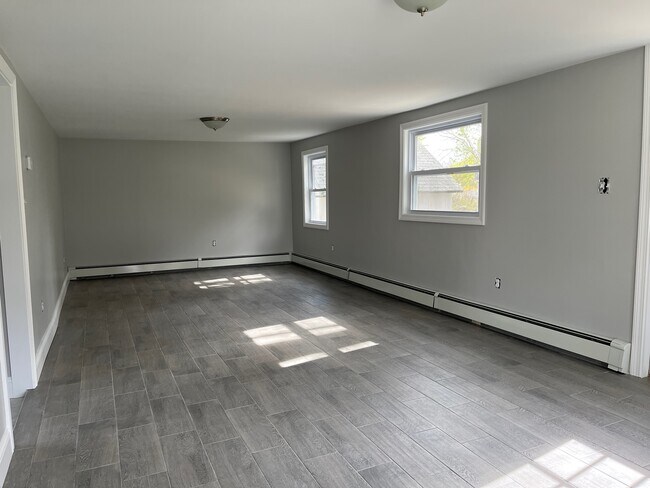 Building Photo - 27 Pleasant St