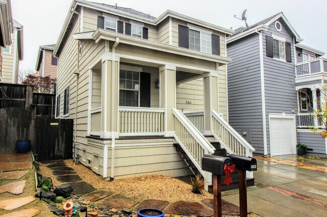 Foto del edificio - 2 Bedroom 2.5 Bath Home in Petaluma