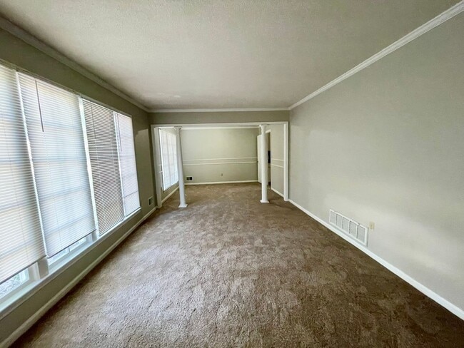 Building Photo - Irmo