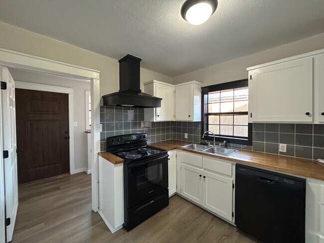 Foto del edificio - 117 S Main St