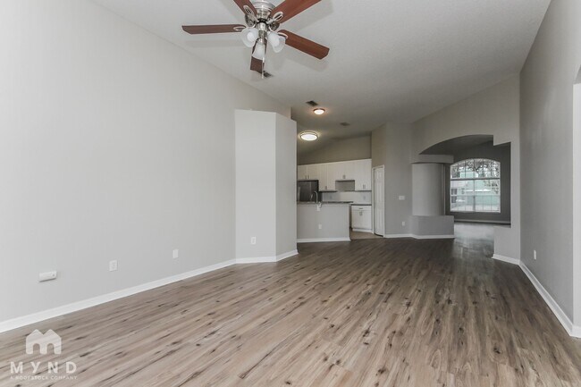 Building Photo - 723 Stonewyk Way