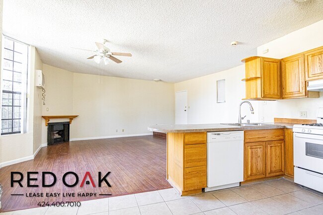 Foto del edificio - Gorgeous Completely Remodeled Spacious Fro...