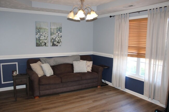 Building Photo - Beautiful Home in Hubert