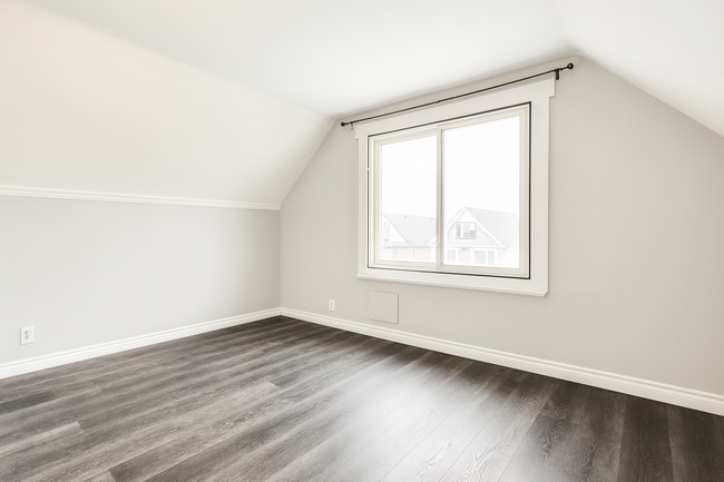 Building Photo - 18 Barnesdale Ave N