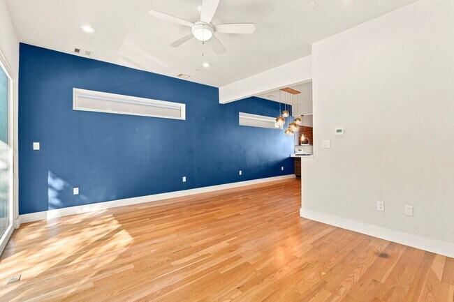 Building Photo - 2817 St Emanuel St