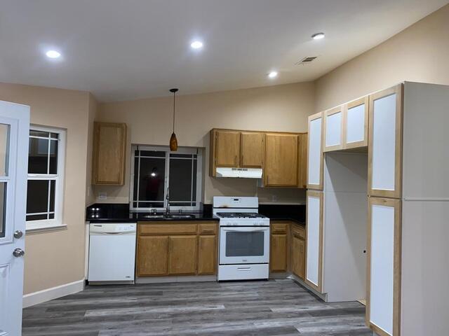 Foto del edificio - 7361 Golden Jubilee Ln