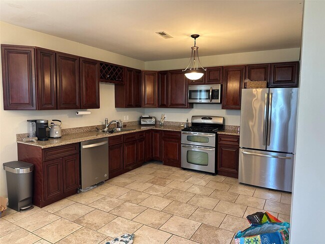 Foto del edificio - 852 Freedom Plains Rd