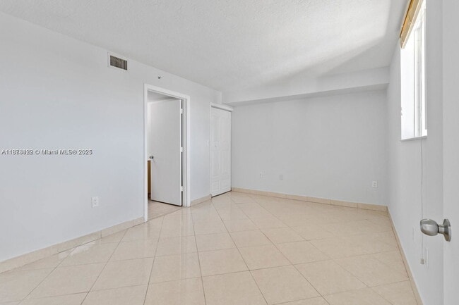 Foto del edificio - 102 SW 6th Ave