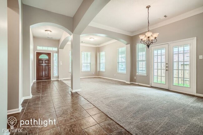 Building Photo - 4 br, 3.5 bath House - 918 Mystic Village ...