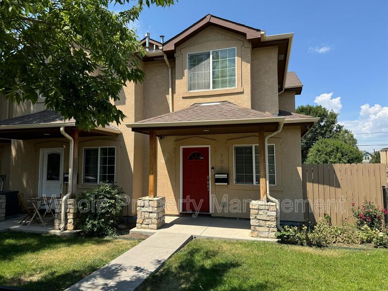 Primary Photo - 135 Galapago St
