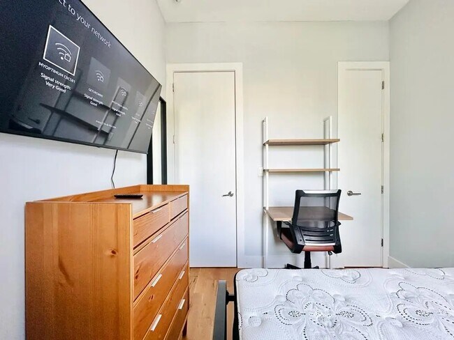 Foto del edificio - Furnished room/NOT APARTMENT