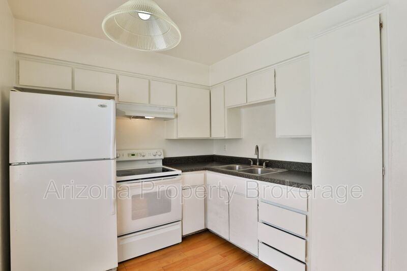 Primary Photo - 1702 W Vogel Ave
