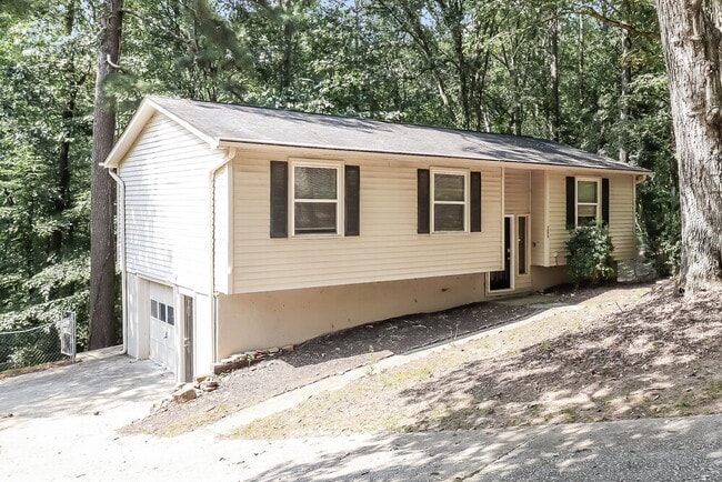 Building Photo - 3075 Flowers Dr