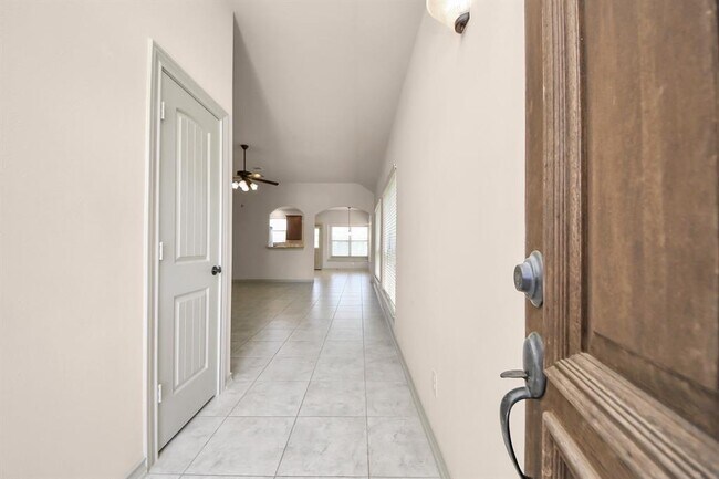 Building Photo - 2407 Argos Dr