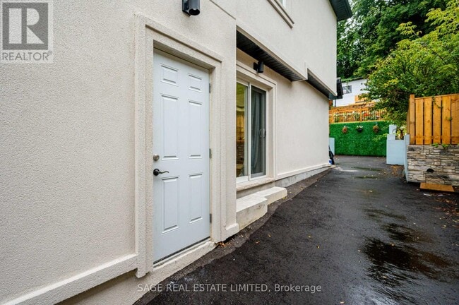 Building Photo - 3 Rochdale Ave