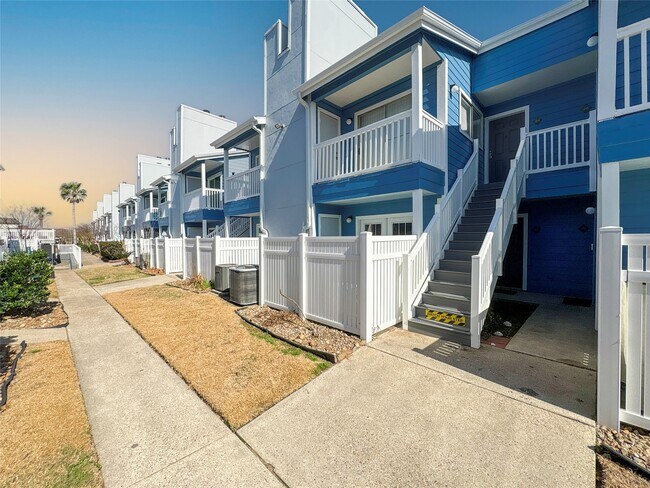 Foto del edificio - 3506 Cove View Blvd