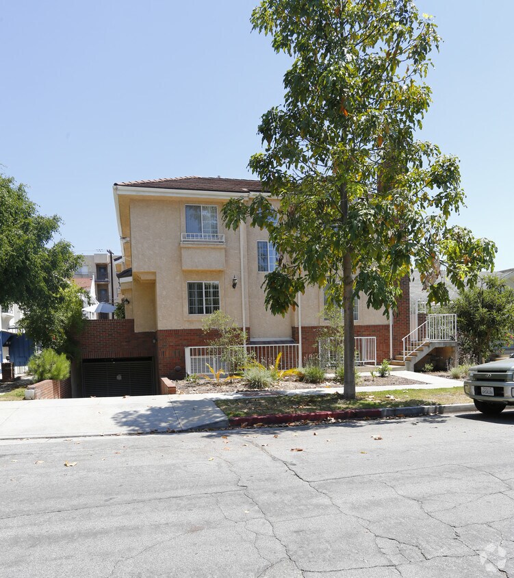 Building Photo - 318 N Kenwood St