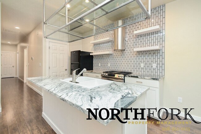 Foto del edificio - Welcome Home to Comfort & Convenience