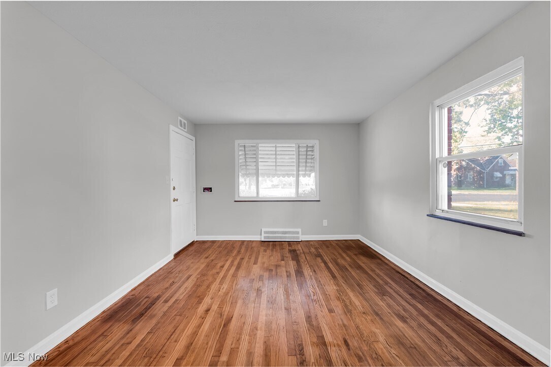 251 E 200th St Cleveland, OH 44119 – photo 4
