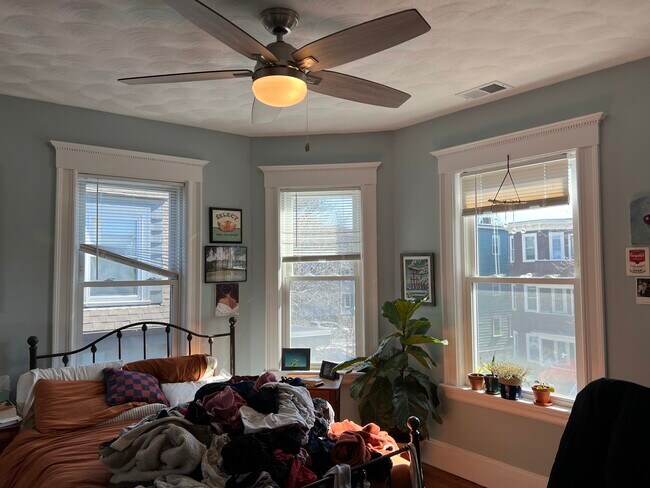 Building Photo - 305 Highland Ave