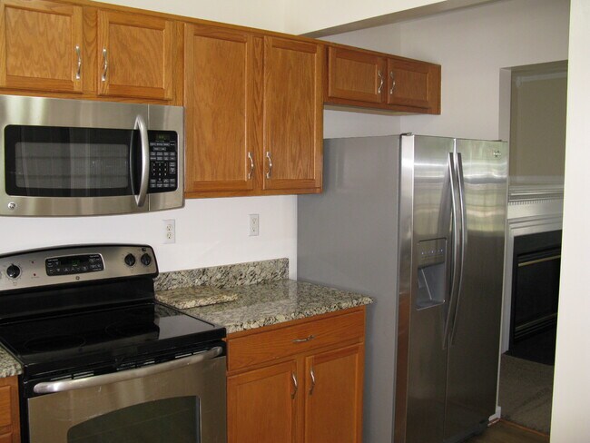 Foto del edificio - 7809 Silktree Pl