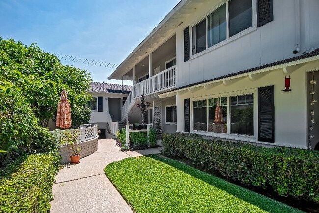 Building Photo - 245 Cypress Dr
