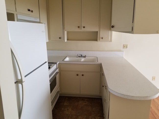 Building Photo - 1605 Barry Ave