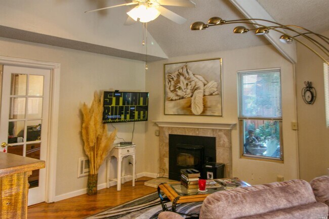 Building Photo - 682 Racquet Club Cir