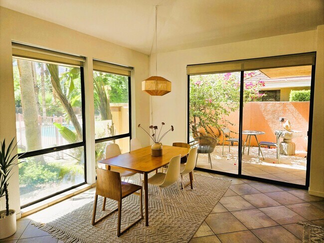 Foto del edificio - 2501 N Indian Canyon Dr