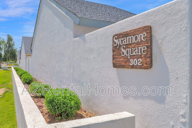 Building Photo - 302 N Sycamore