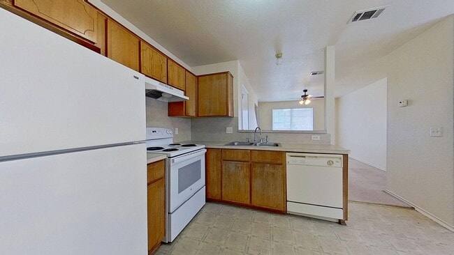 Foto del edificio - 2 WEEKS FREE RENT IN A 3 BEDROOM TOWNHOUSE AT $950!