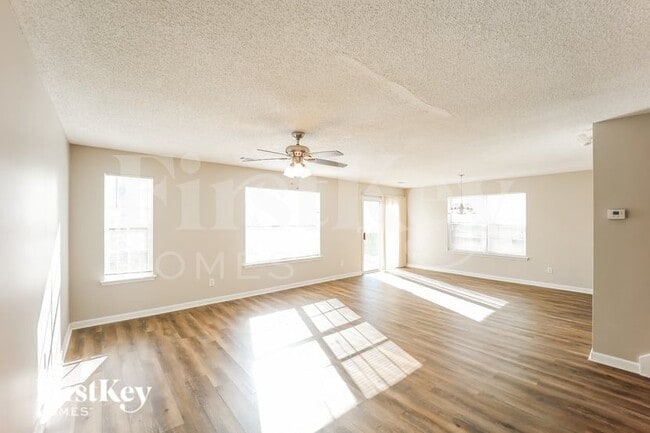 Building Photo - 6222 Hickory Ln Cir