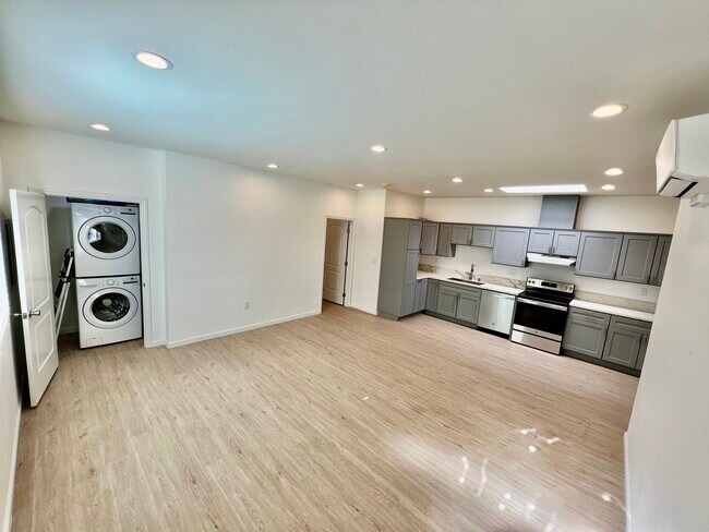 Foto del edificio - 859 W 43rd Pl