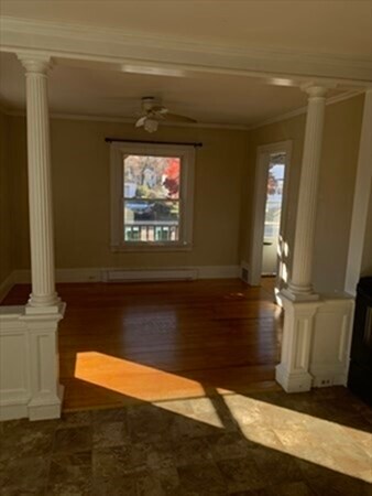 Foto del edificio - 302 S Main St