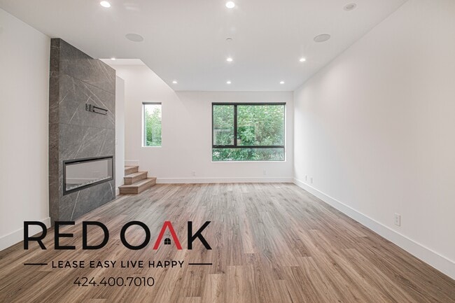 Building Photo - 18303 Oakbury Cir