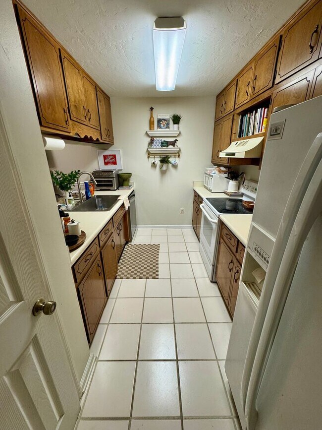 Foto del edificio - Family Friendly 2 Bedroom Duplex Available In Tallahassee NOW
