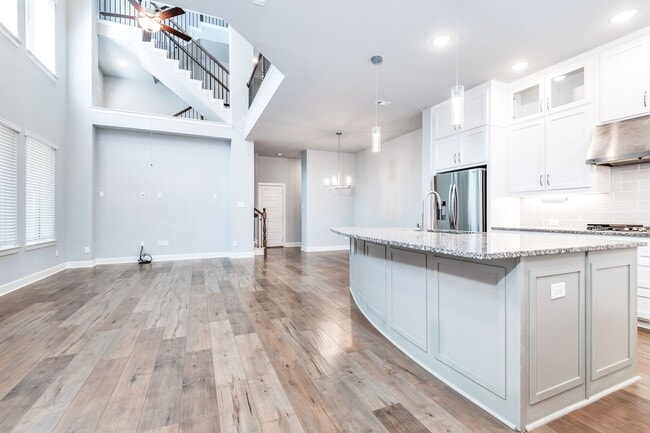 Building Photo - Where Comfort Meets Convenience - 3 Bed, 3...