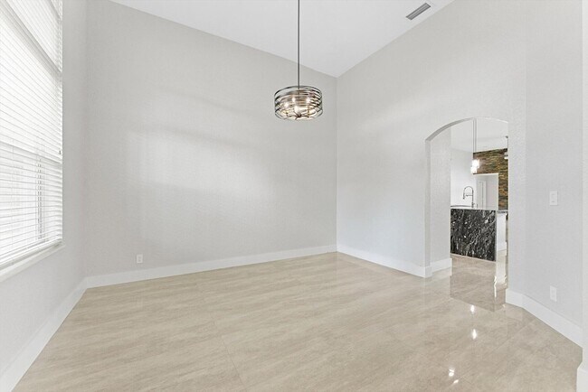 Building Photo - 20094 W Key Dr