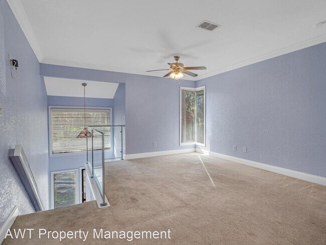 Building Photo - 1 br, 1.5 bath House - 10 Pinehurst Place