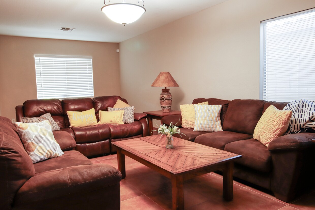 Foto principal - 5263 E Silverbell Rd