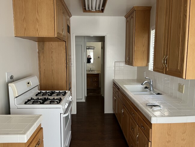 Kitchen - 322 Cornell Dr
