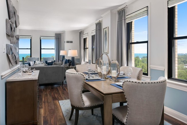 Building Photo - Stunning Lincoln Park Apartment